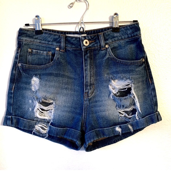 Bullhead Pants - Bullhead High Rise Distressed Festival Short
